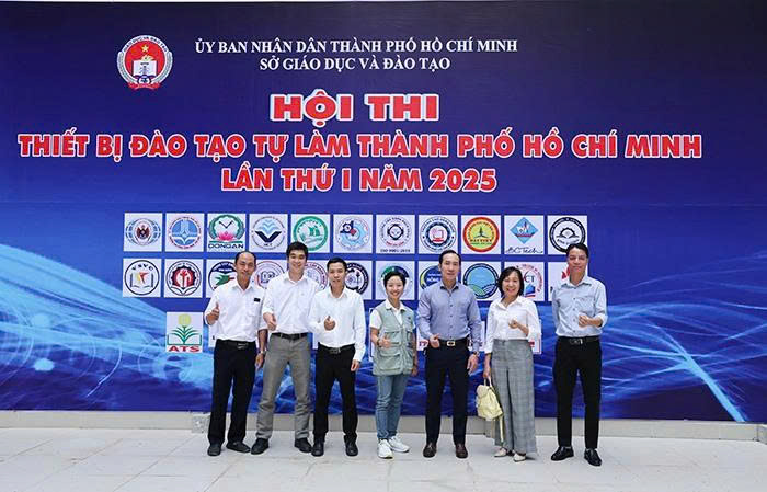 Giảng viên khoa Công nghệ tự động tham gia Hội thi Thiết bị đào tạo tự làm TP.Hồ Chí Minh năm 2025